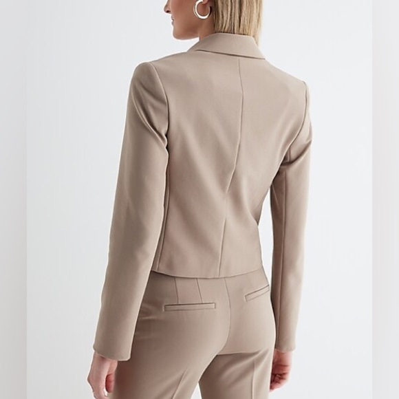 NEW Express Double Breasted Cropped Blazer Blush Taupe Size Large - Picture 3 of 13